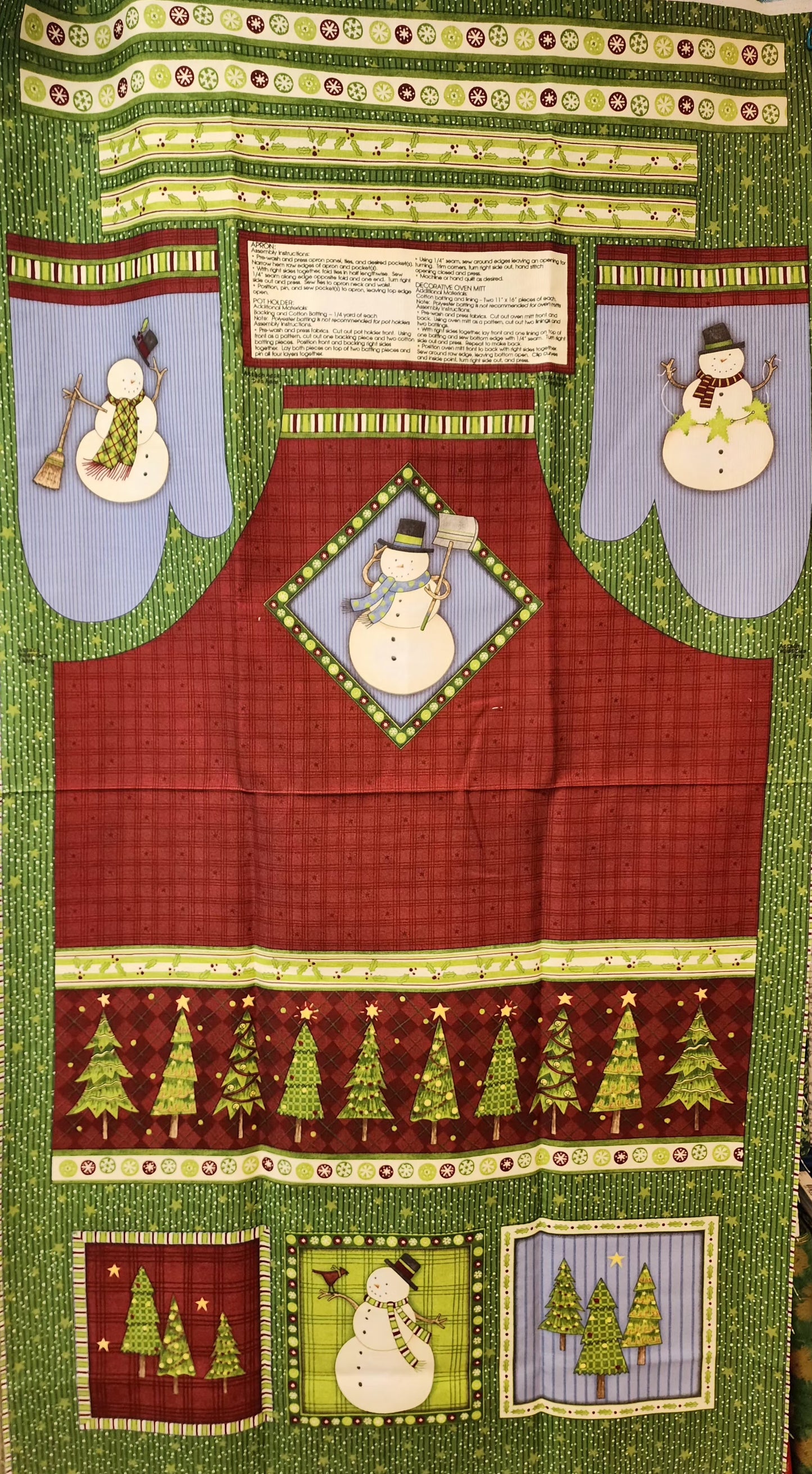 MM Fabrics Christmas Apron, Mitts and Pot Holders